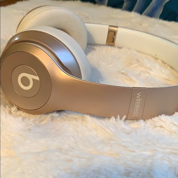 Other - Beats Headphones Solo Bluetooth Rose Gold